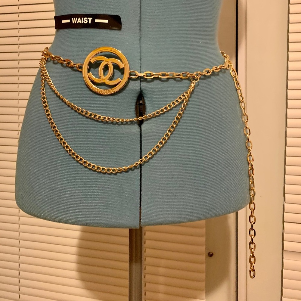 Adjustable chain belt